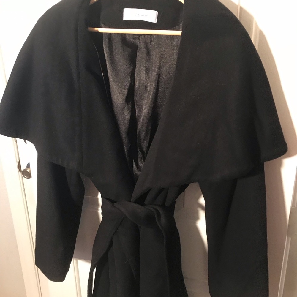TAHARI WOOL BELTED COAT. NEVER WORN